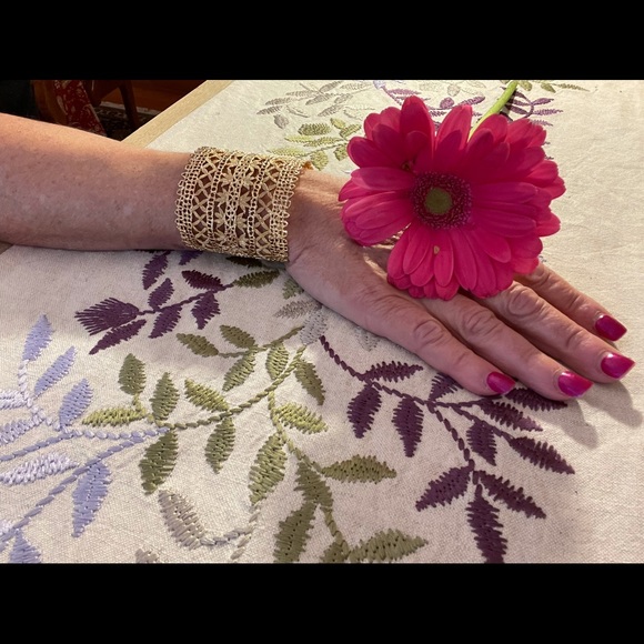 STELLA & DOT ‘Alila Lace Cuff’ Bracelet - Picture 5 of 10